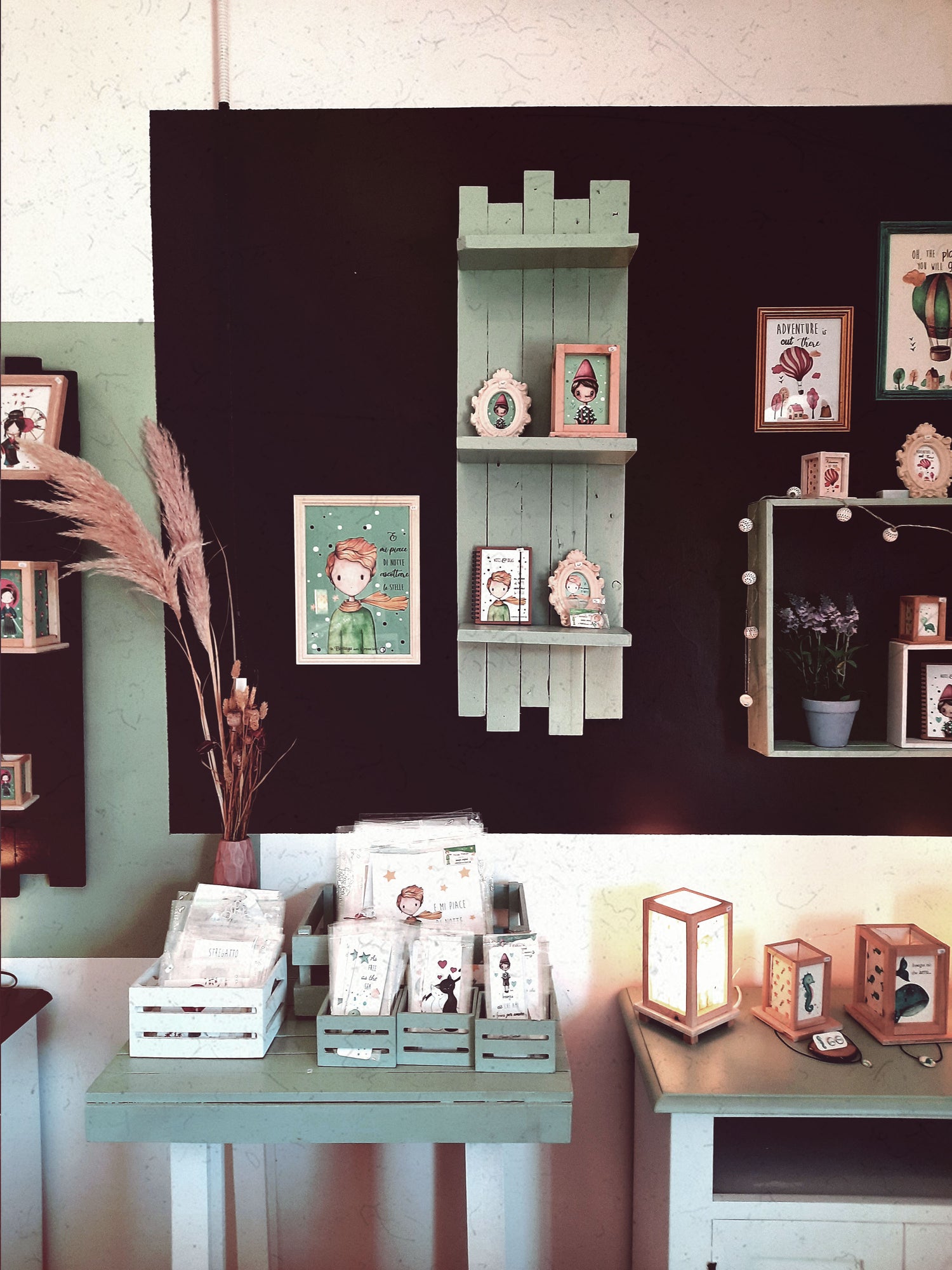 Negozio di arte e artigianato creativo, bomboniere, sacchetti, partecipazioni, grafiche eventi personalizzate, idee regalo originali, illustrazioni , quadri, decorazioni per la casa 