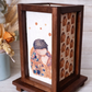 Lampada in legno "Il bacio" di Klimt