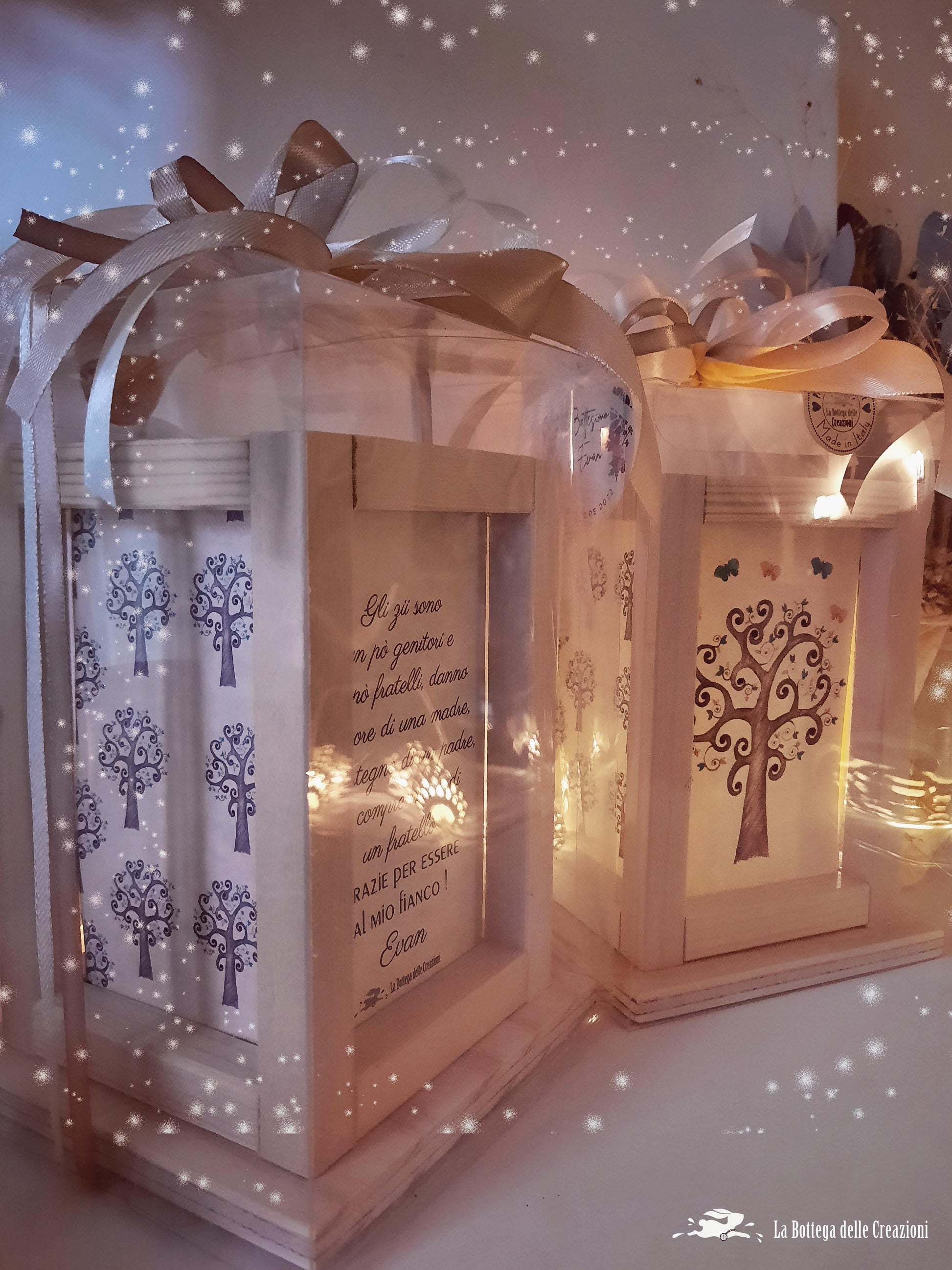 Bomboniere lanterne Albero della Vita artigianali in legno con lucette led e disegni dell'Albero della Vita.