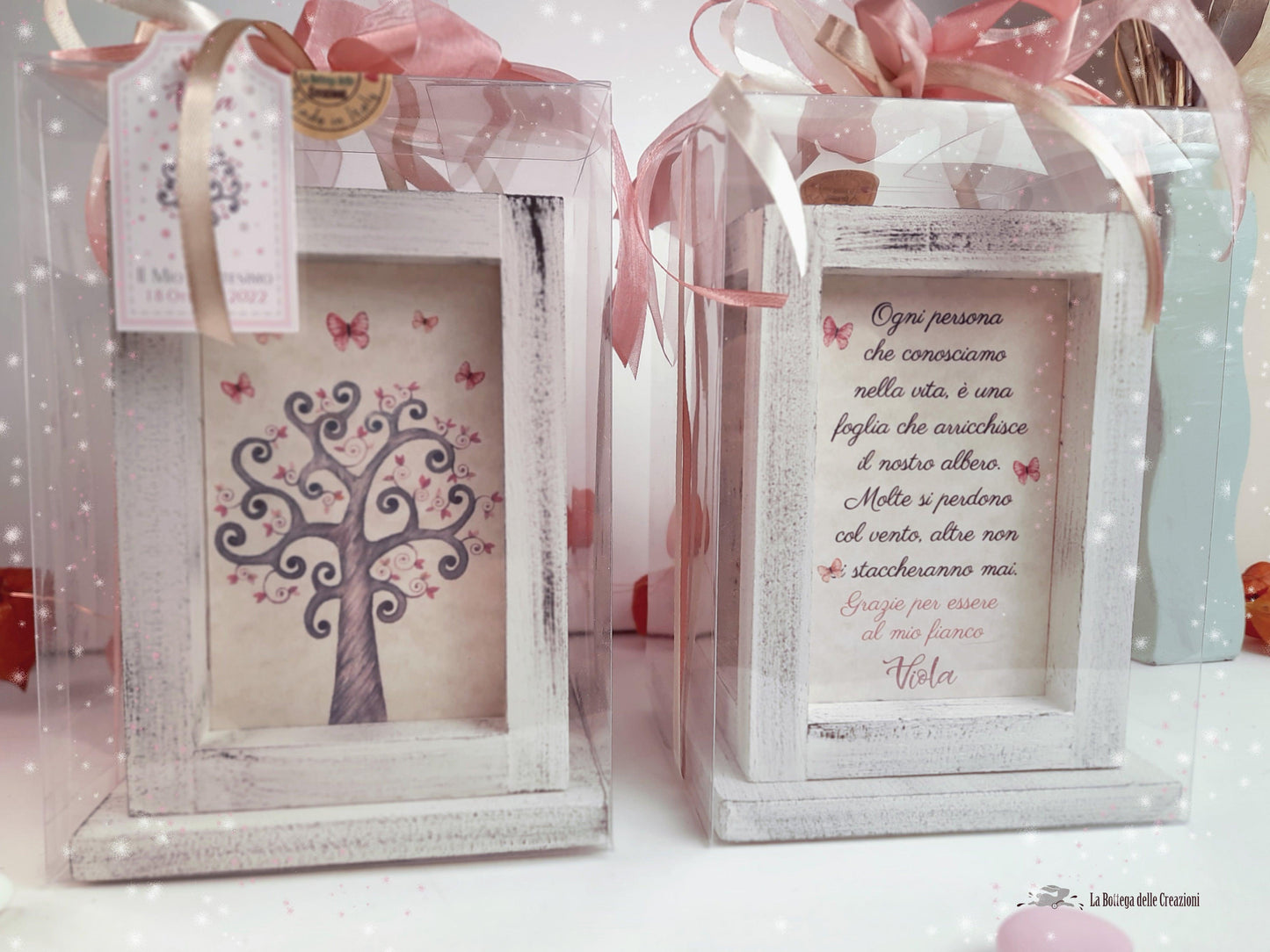 Bomboniere lanterne Albero della Vita in legno e carta pergamena con design albero e scritte personalizzate.